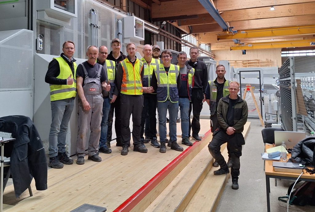 Team von Mayr Melnhof Holz bei der Inbetriebnahme